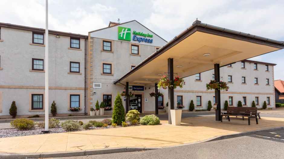 Holiday Inn Express Perth Exterior