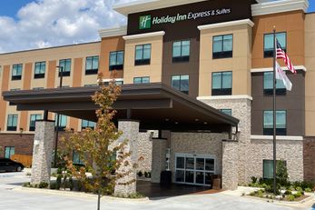 Holiday Inn Express & Suites Airport