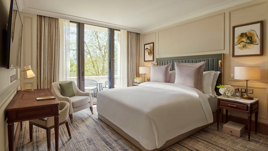 Jumeirah Carlton Tower Suite