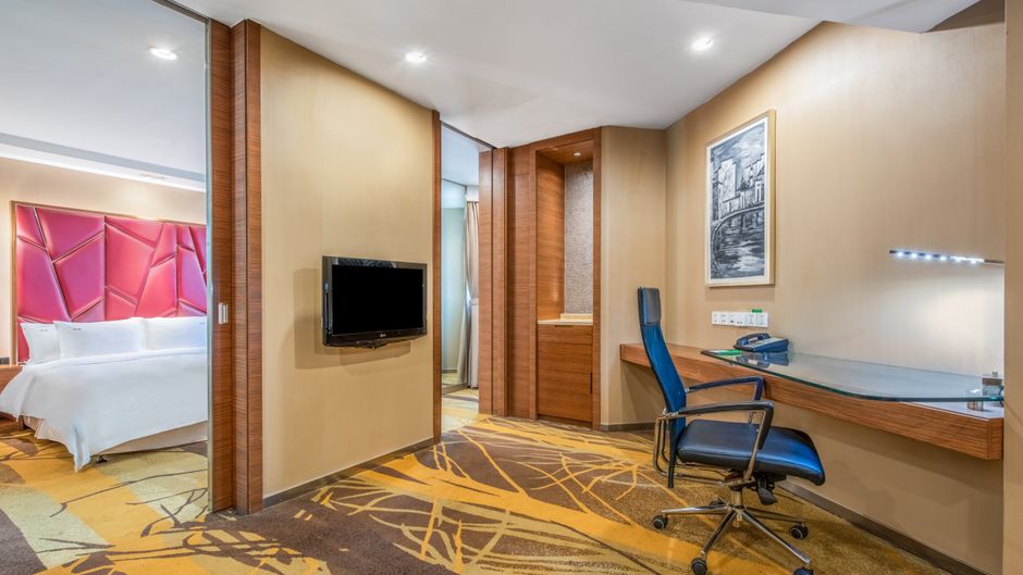 Holiday Inn Suite