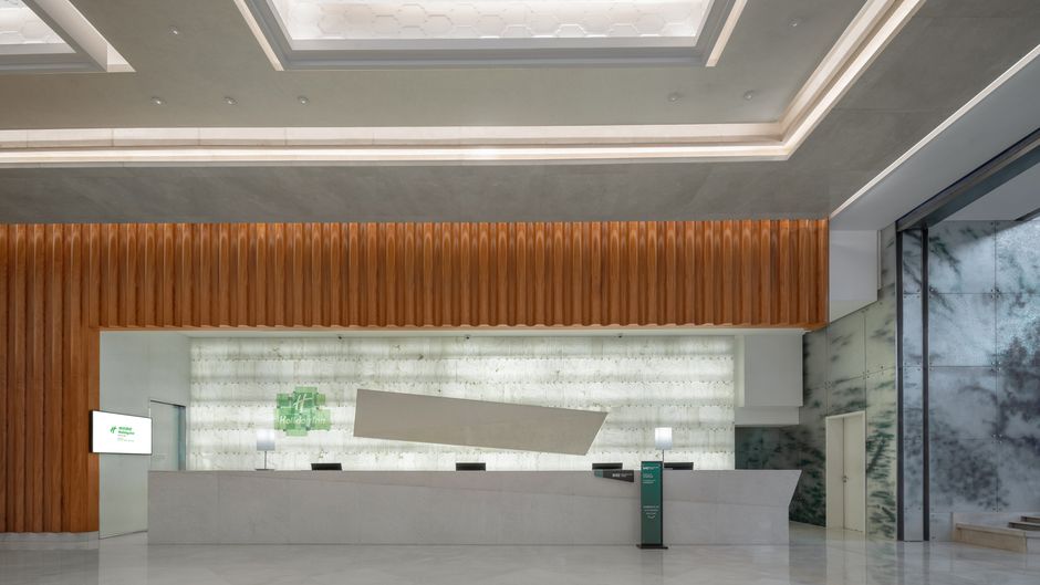 Holiday Inn Beijing Focus Square Lobby