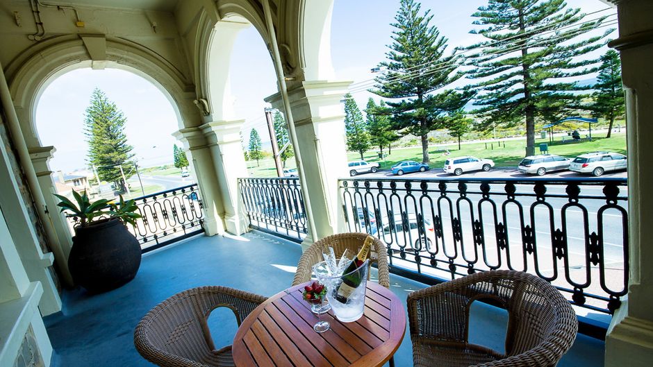 Largs Pier Hotel Exterior