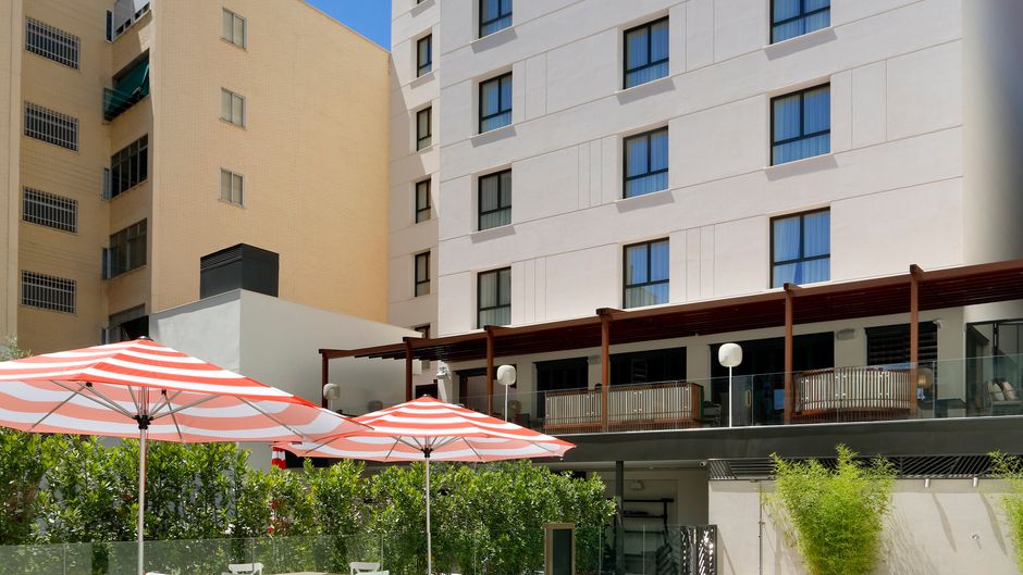 Hard Rock Hotel Madrid Pool