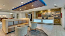Holiday Inn Express Hotel & Suites