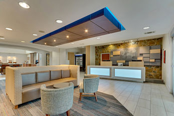 Holiday Inn Express Hotel & Suites