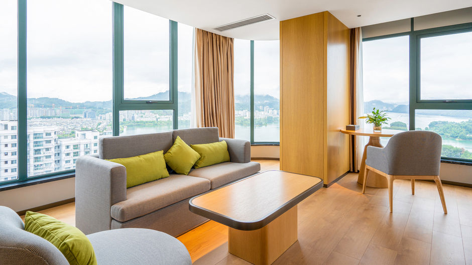 Holiday Inn One Thousand Island Lake Suite