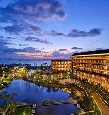 HUALUXE Bay Hot Spring Resort