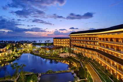 HUALUXE Bay Hot Spring Resort