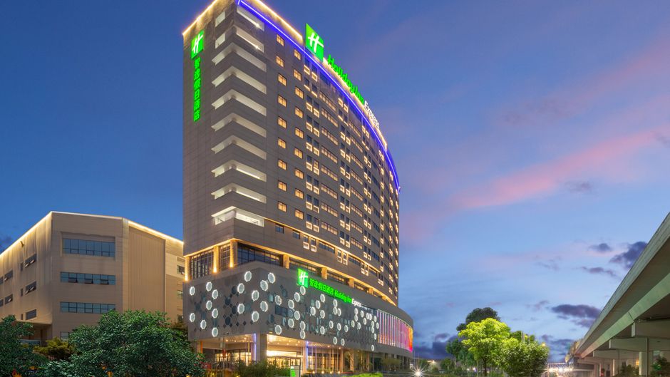Holiday Inn Express Airport Zone Exterior