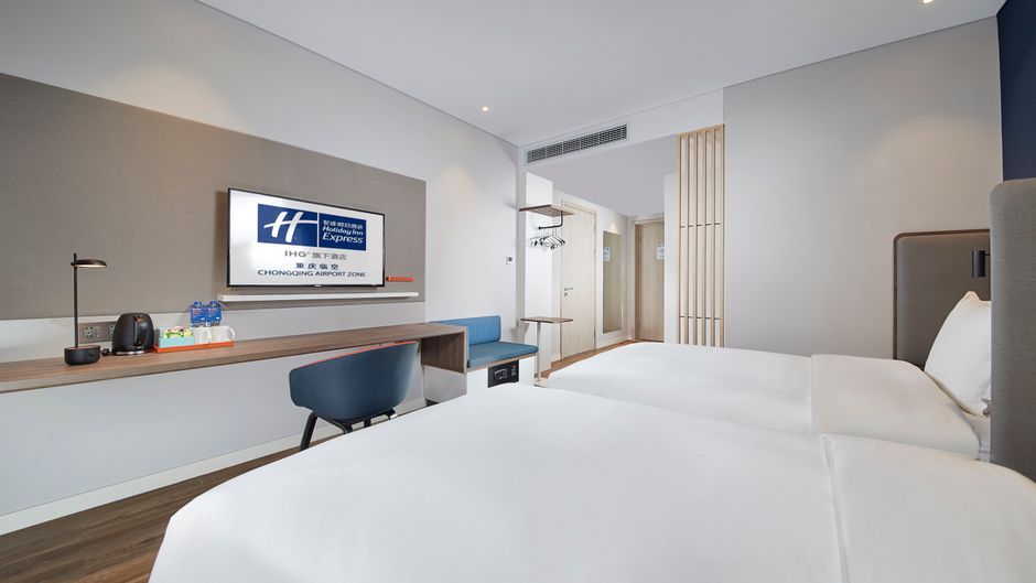 Holiday Inn Express Airport Zone Room