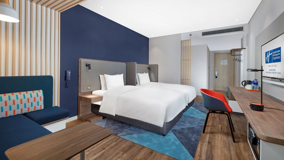 Holiday Inn Express Airport Zone Room