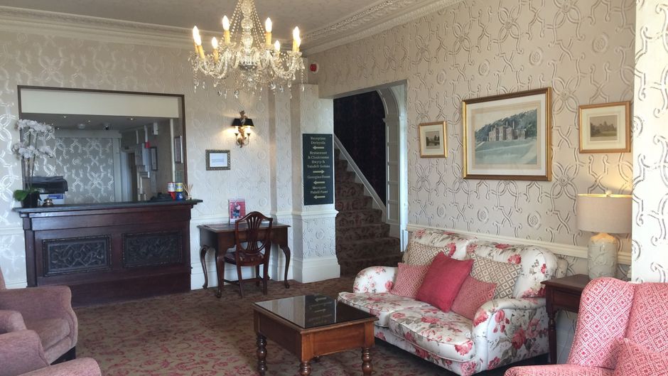 New House Country Hotel Lobby