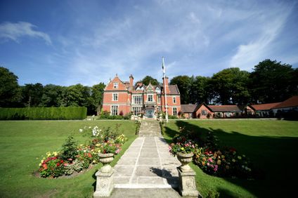 Coed-Y-Mwstwr Hotel