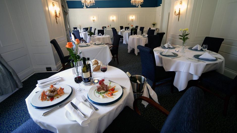 Coed-Y-Mwstwr Hotel Restaurant