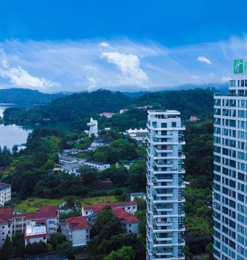 Holiday Inn One Thousand Island Lake