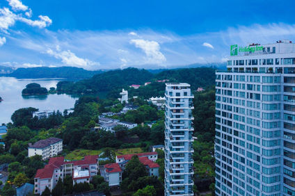 Holiday Inn One Thousand Island Lake