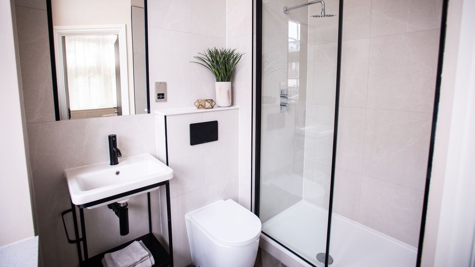 The Gresham Aparthotel Room