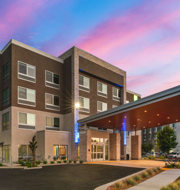 Holiday Inn Express & Suites Suisun City