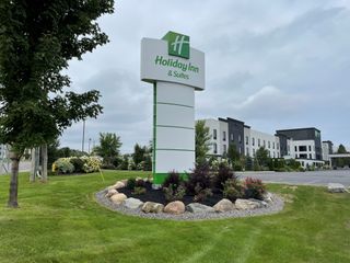 Holiday Inn & Suites Syracuse Airport