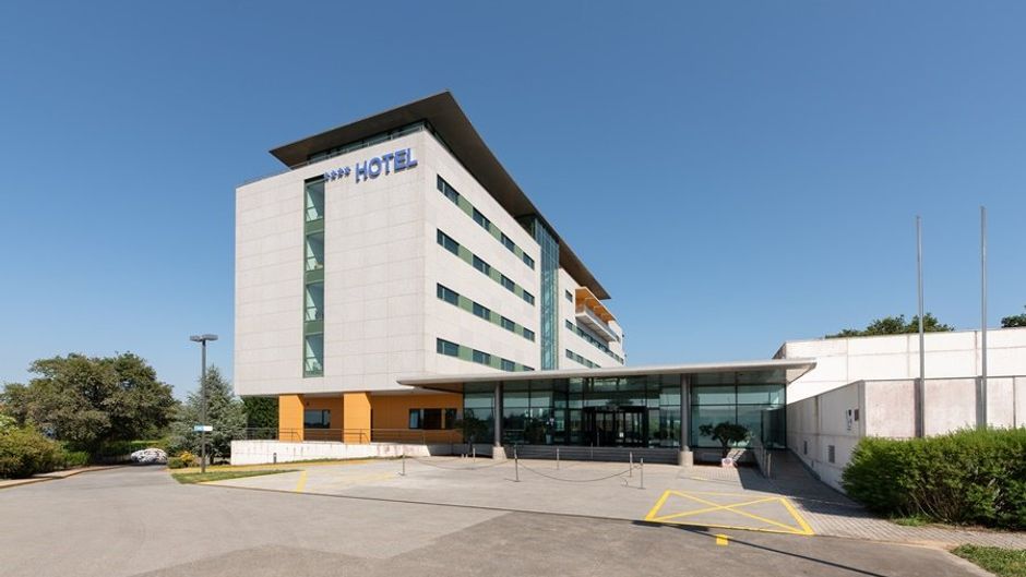 Exe Via Argentum Exterior