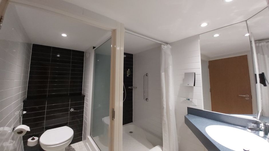 Holiday Inn Express Glenrothes Room