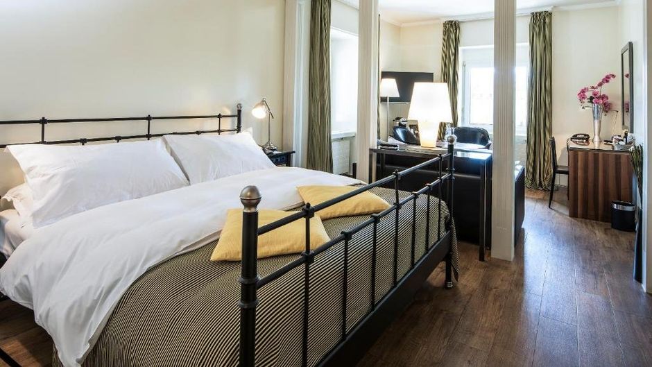 Central Plaza Hotel Suite
