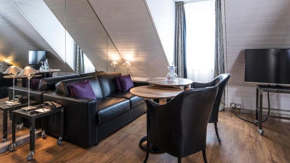 Central Plaza Hotel Suite