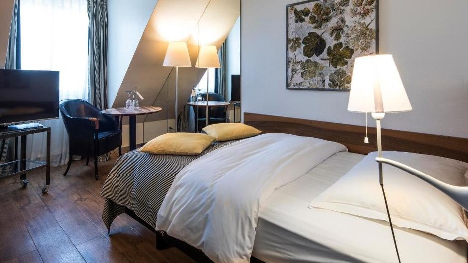 Central Plaza Hotel Room