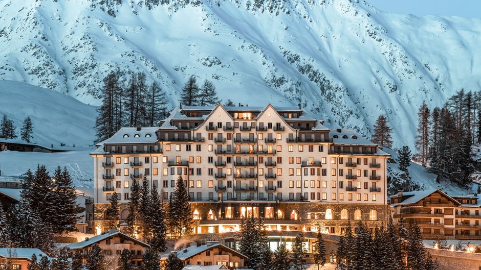 Carlton Hotel Exterior