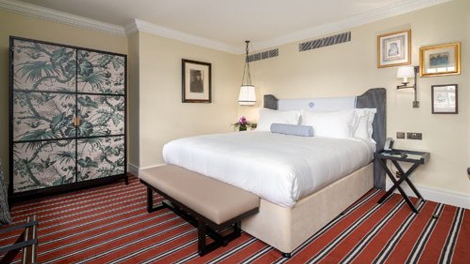 The Red Lion Hotel Room
