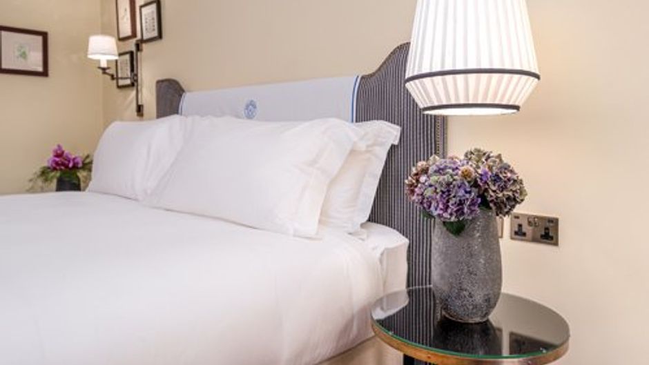 The Red Lion Hotel Room