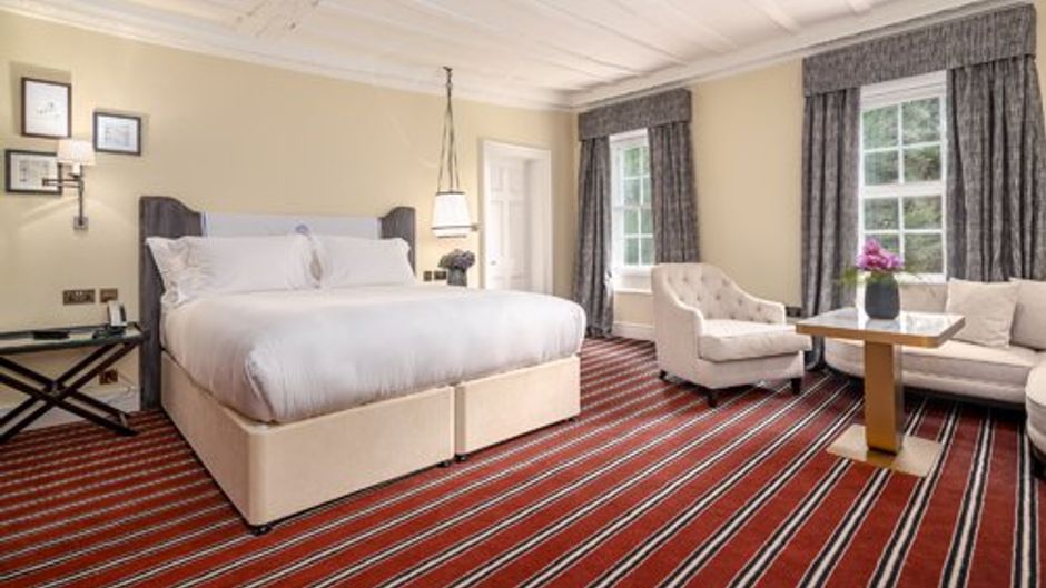 The Red Lion Hotel Room