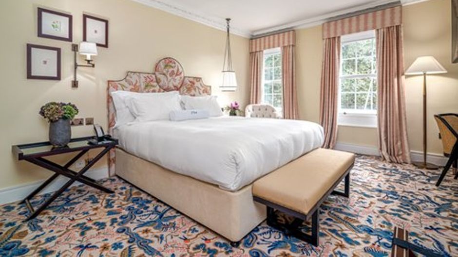 The Red Lion Hotel Room