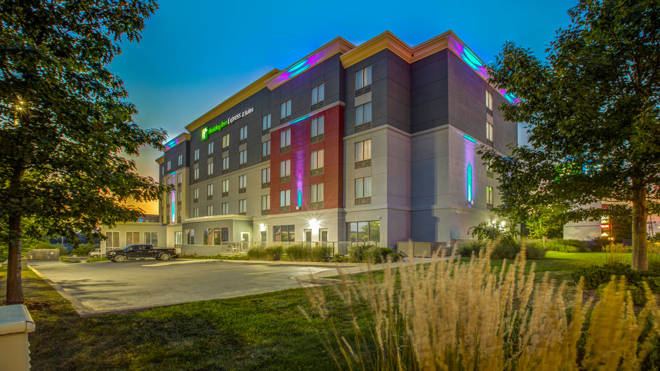 Holiday Inn Express Woodstock South Exterior