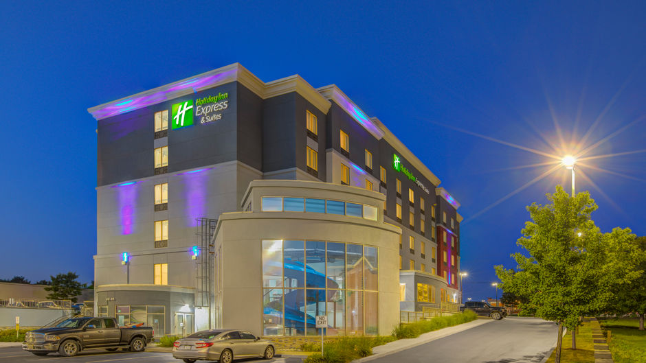 Holiday Inn Express Woodstock South Exterior