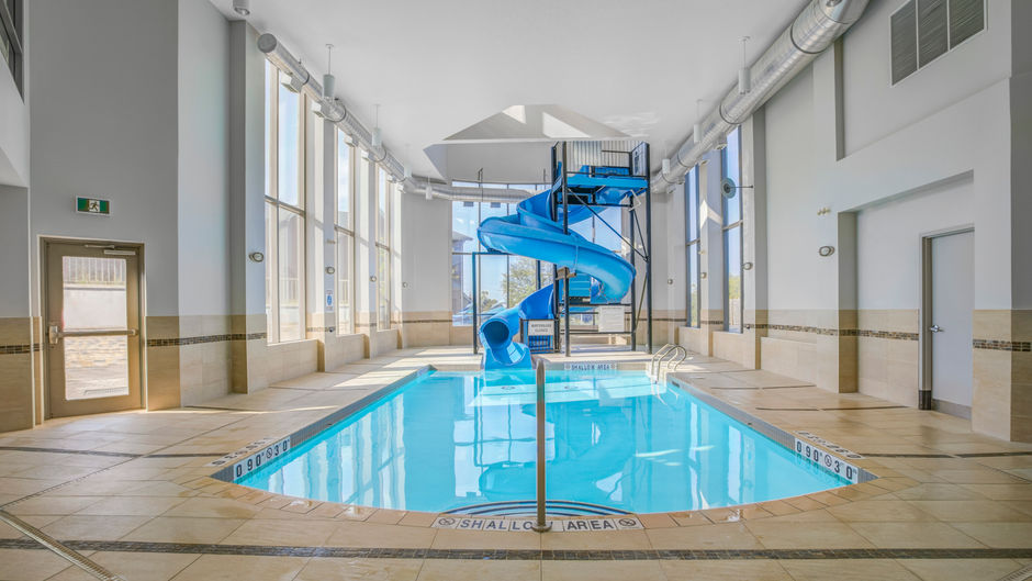 Holiday Inn Express Woodstock South Pool