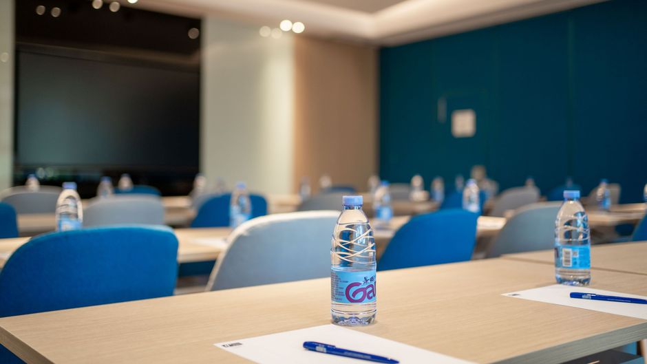 Holiday Inn Express Guangzhou Panyu Meeting