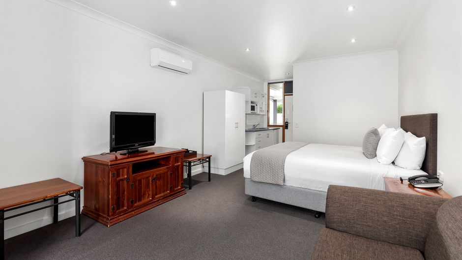 Commodore On The Park Room