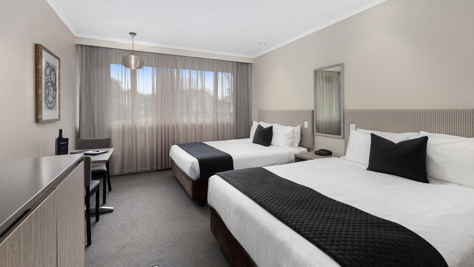 Commodore On The Park Room