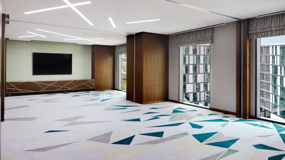 Holiday Inn Dubai Al-Maktoum Airport Meeting