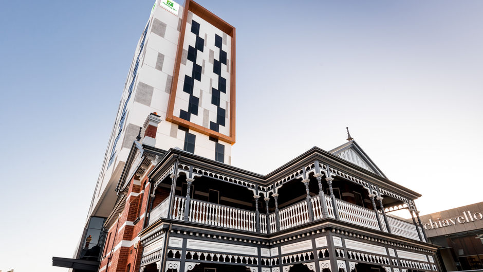 Holiday Inn West Perth Exterior