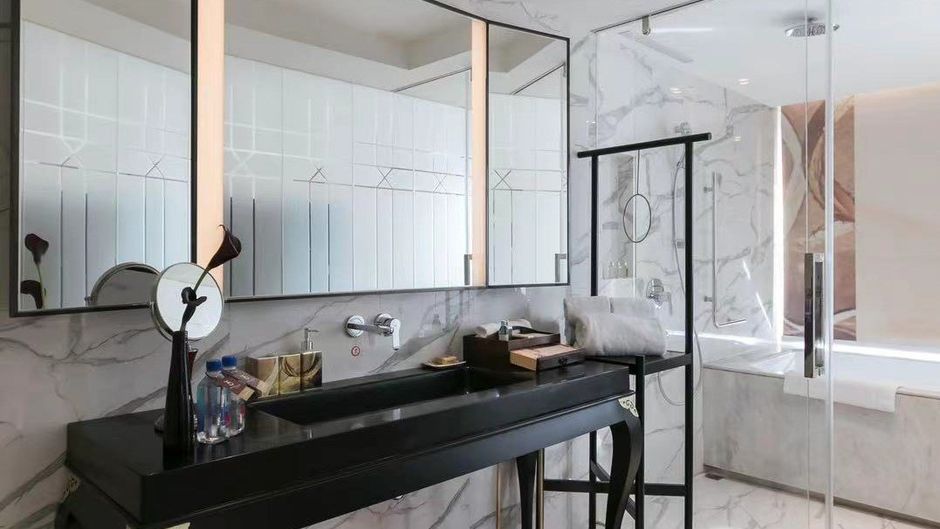 LN Hotel Five Suite
