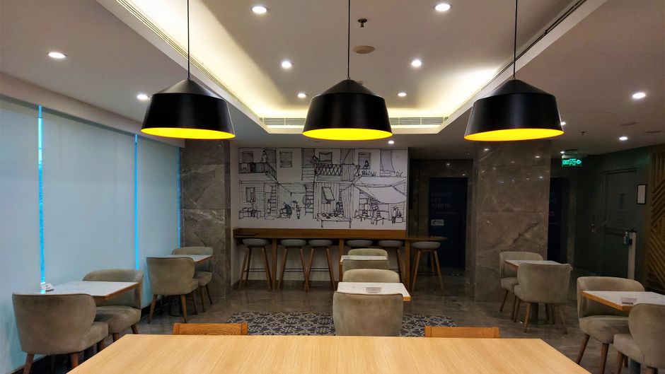 Holiday Inn Express Prahlad Nagar Restaurant