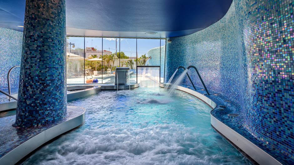 Las Arenas Balneario Resort Spa