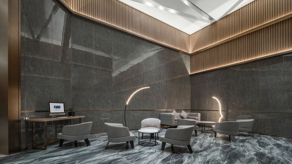 Holiday Inn Express Nanchang Bayi Square Exterior