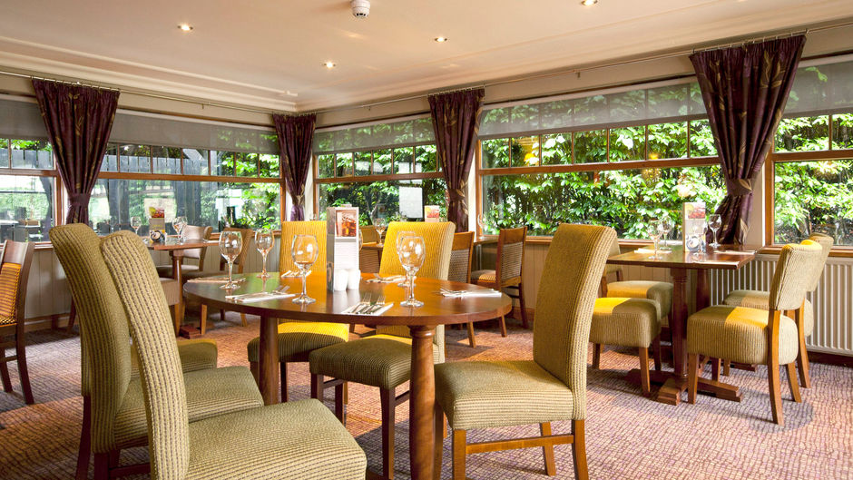Premier Inn Glasgow Airport Lobby