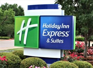 Holiday Inn Express & Suites Dearborn