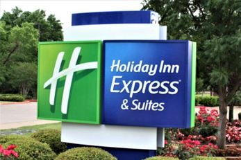 Holiday Inn Express & Suites Dearborn