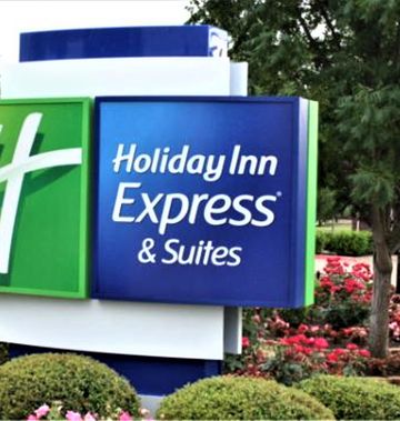 Holiday Inn Express & Suites Dearborn