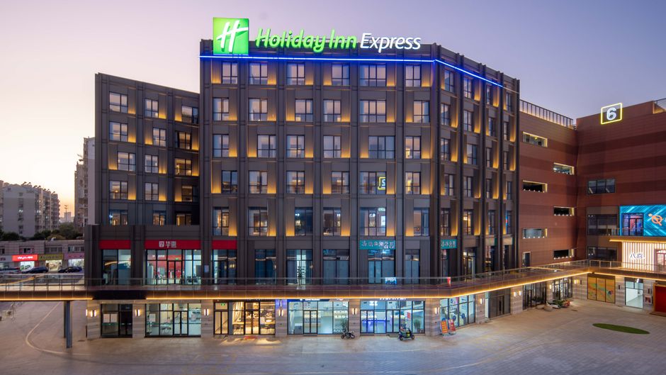 Holiday Inn Express North Gateway Exterior